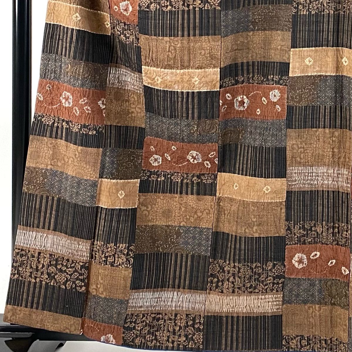 小紋 身丈162.5cm 裄丈65.5cm M 袷 吉澤与市 証紙 段縞 草花 絞り 茶色 正絹