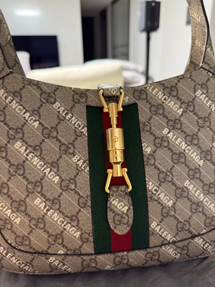 BALENCIAGA
