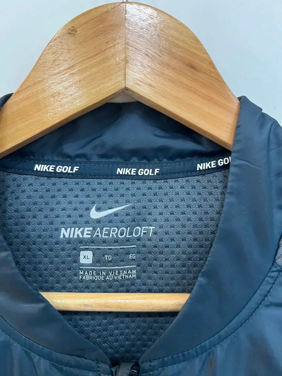 美品 NIKE GOLF ナイキゴルフ/AEROLOFT VEST エアロロフト ベスト ブラック L 美品 NIKEGOLF AEROLOFT ダウンジャケット 暖かさと通気性を両立