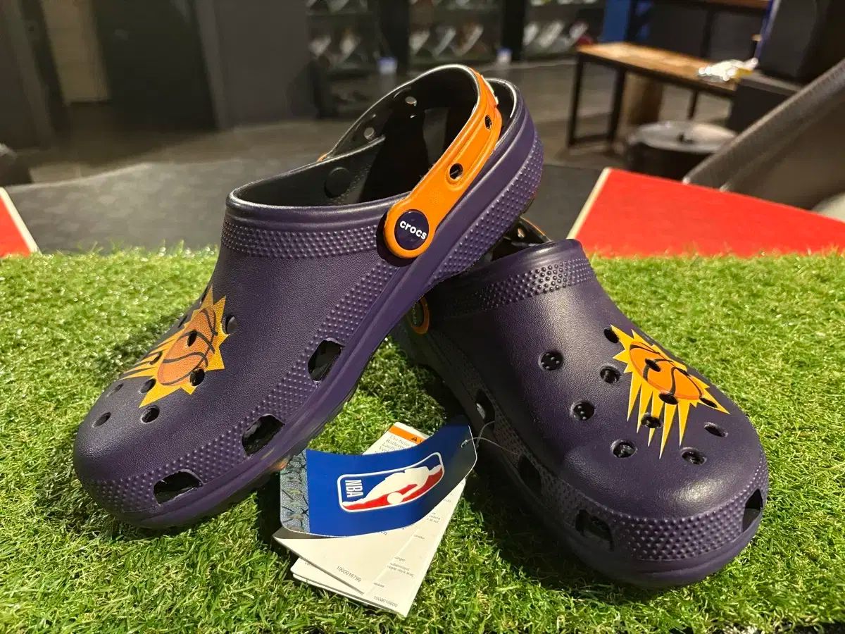 crocs
