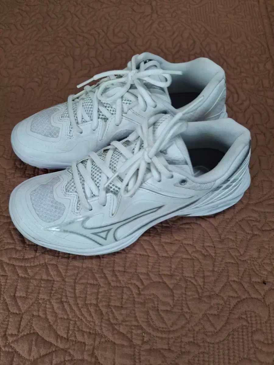 YONEX バドミントンシューズ 23.5cm YONEX バドミントンシューズ 23.5