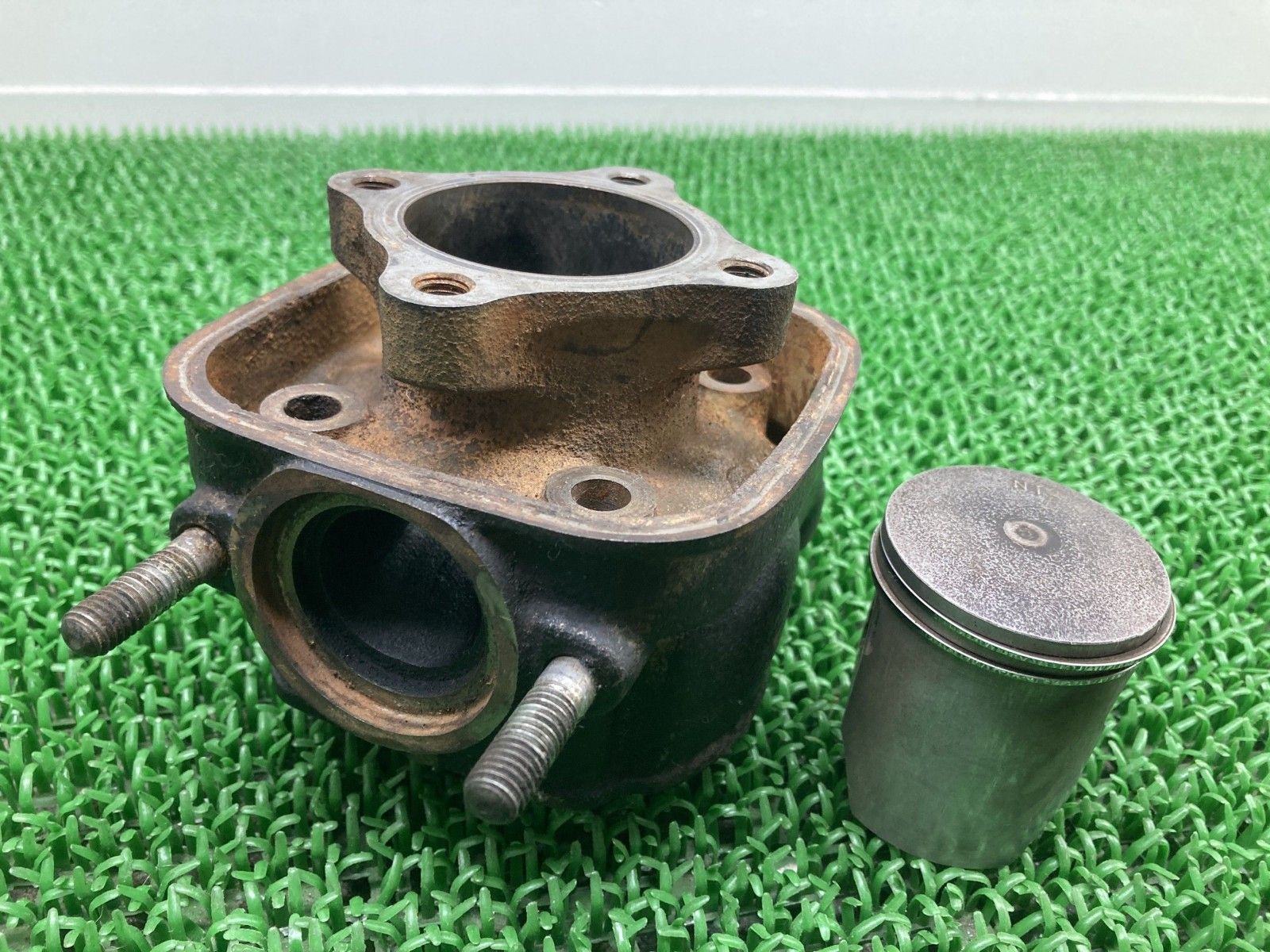 MVX250F エンジンシリンダー ホンダ 純正 MC09 シリンダーピストン 修復素材やペイント素材に 割れ欠け無し 品薄 品 Vf