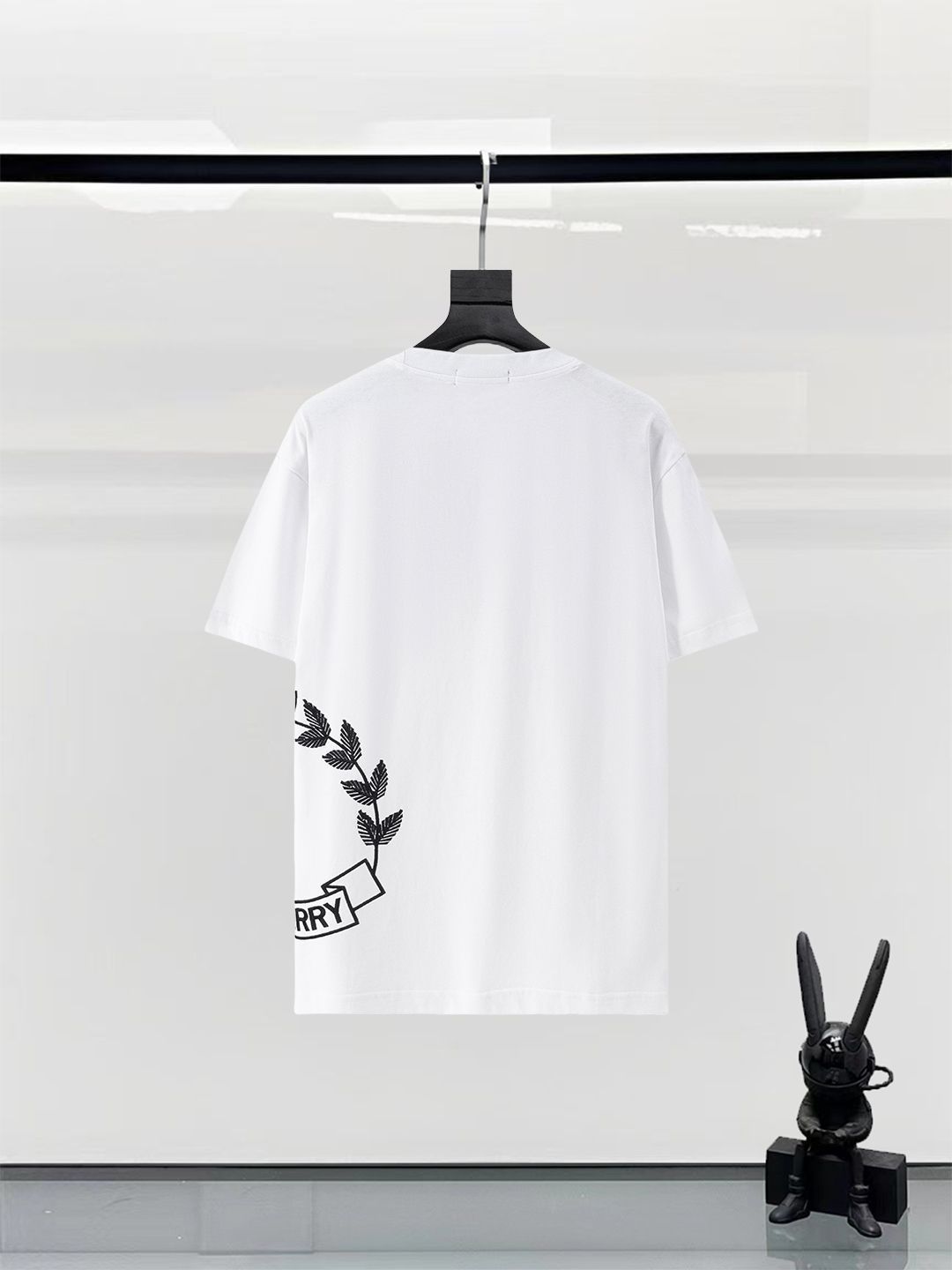 Burberry♡馬ロゴ刺繍 ホワイト♡シンプルTシャツ 今日特価】BURBERRY 25SS 刺繍ロゴ T シャツ - メルカリ