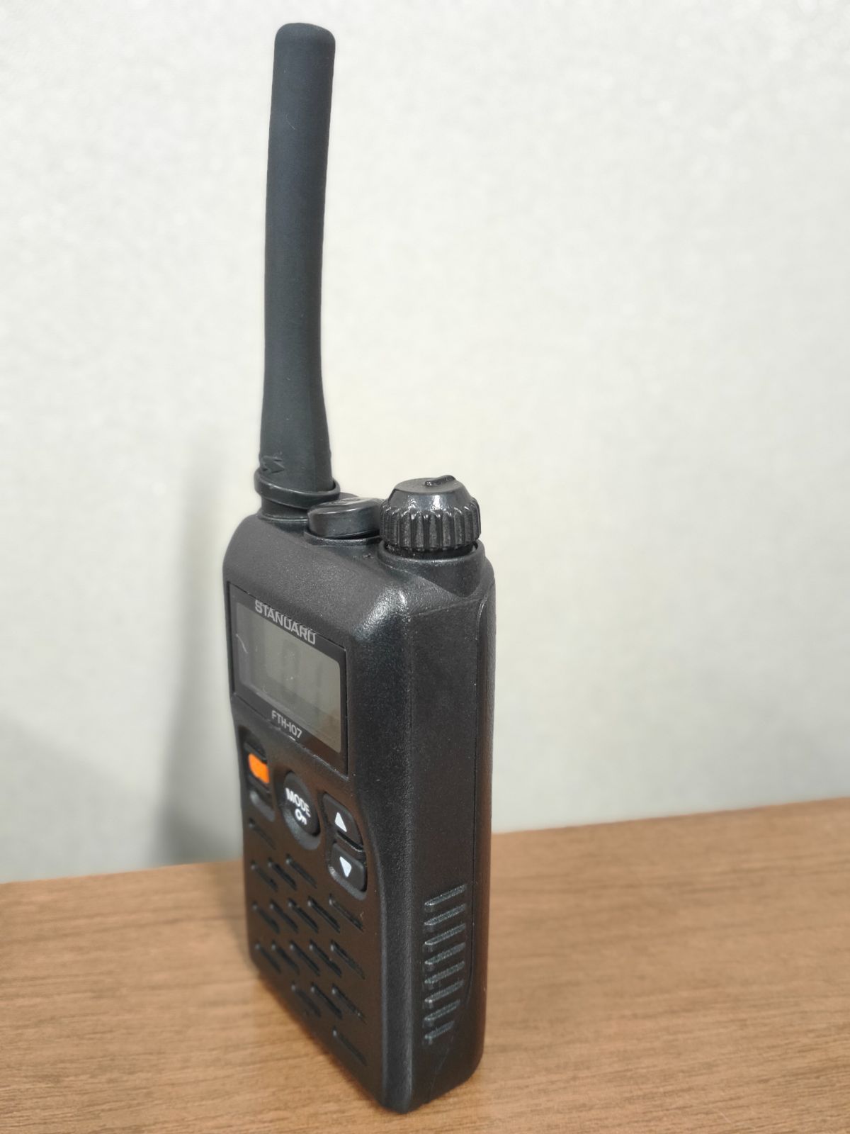 STANDARD 免許不用小型特定小電力トランシーバーFTH-107 1台のみ