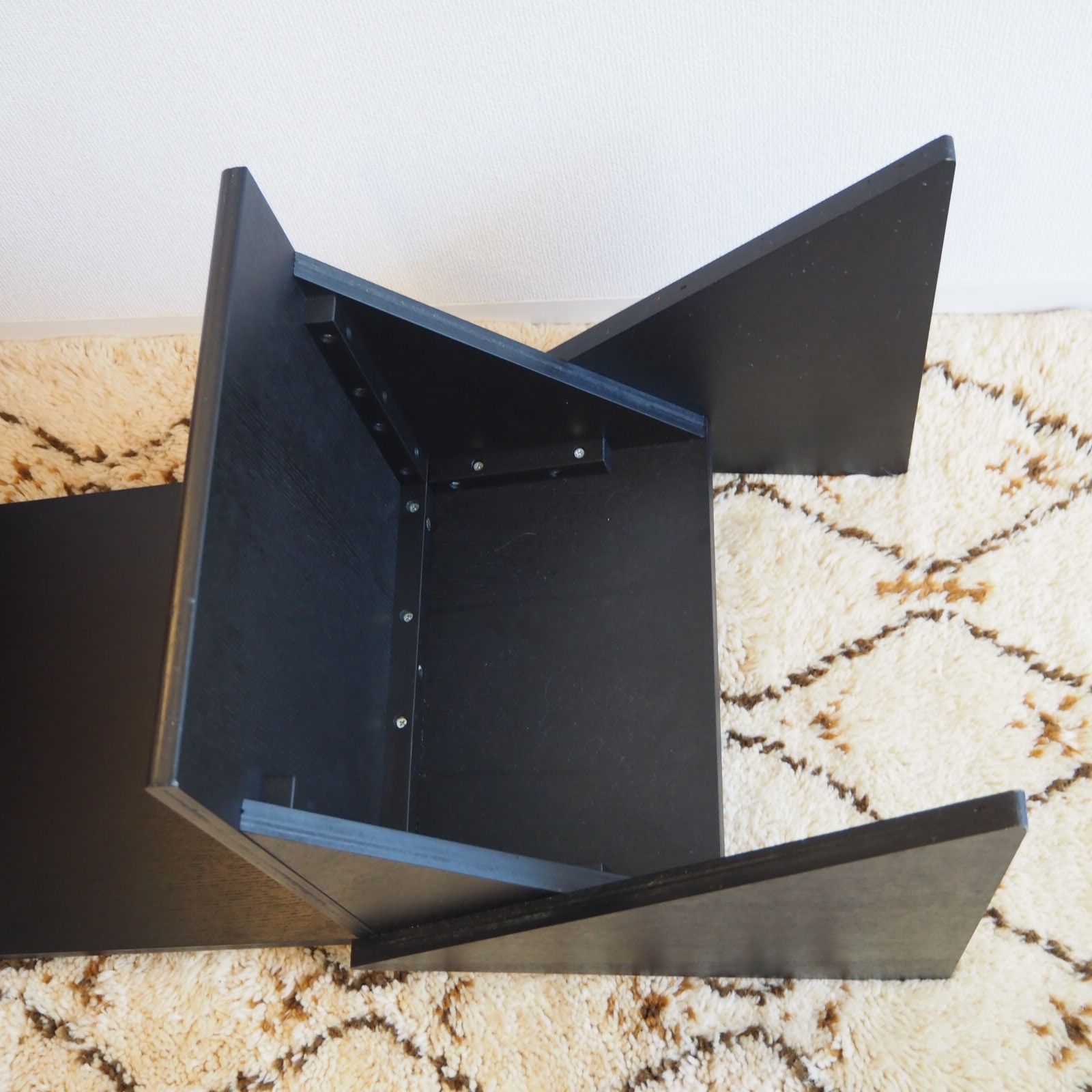 SANKAKU CHAIR by Kodai Iwamoto 岩元航大 Sankaku Chair dear