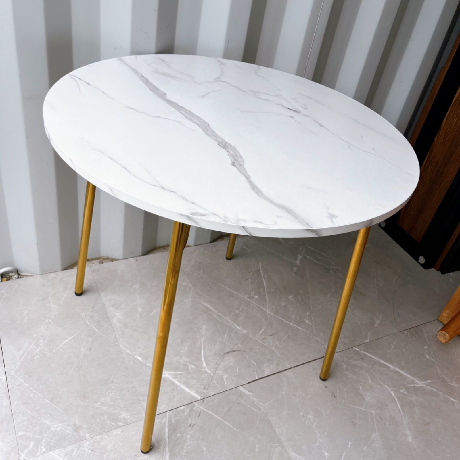 フランフラン ベル 大理石風ホワイトラウンドダイニングテーブル