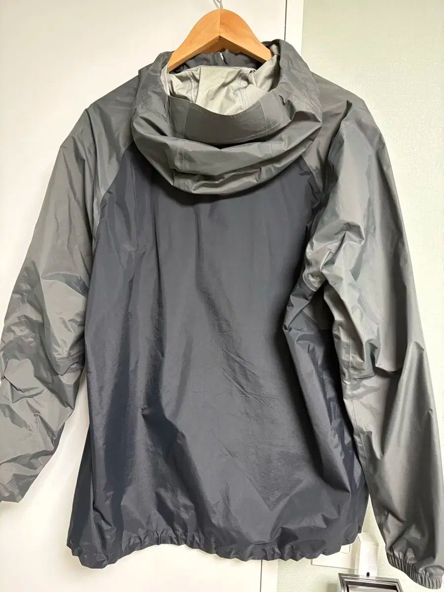 patagonia トレントシェル アノラック ブラックグレー L