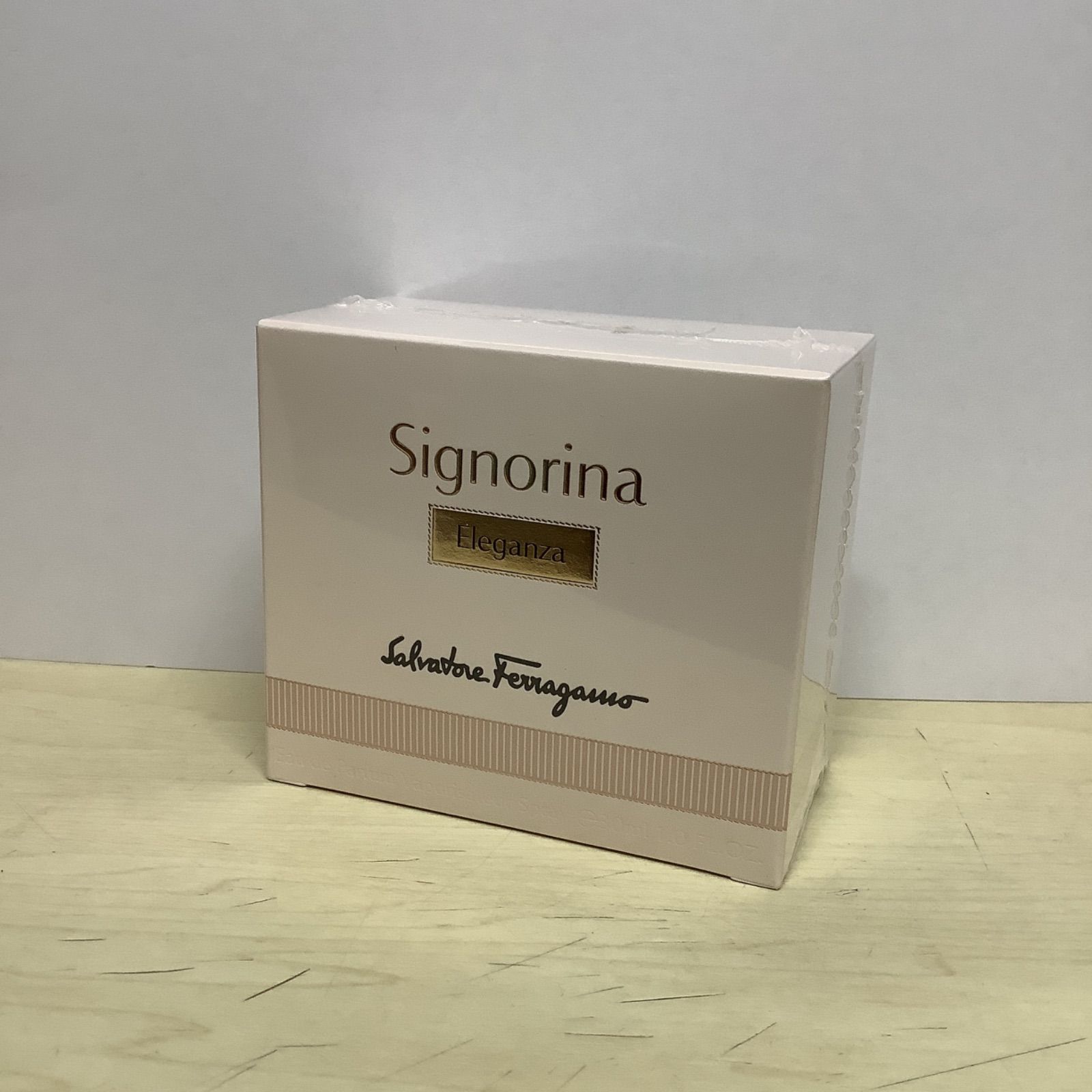 新品未開封　フェラガモ Ferragamo シニョリーナエレガンツァ オーデパルファム 30ml