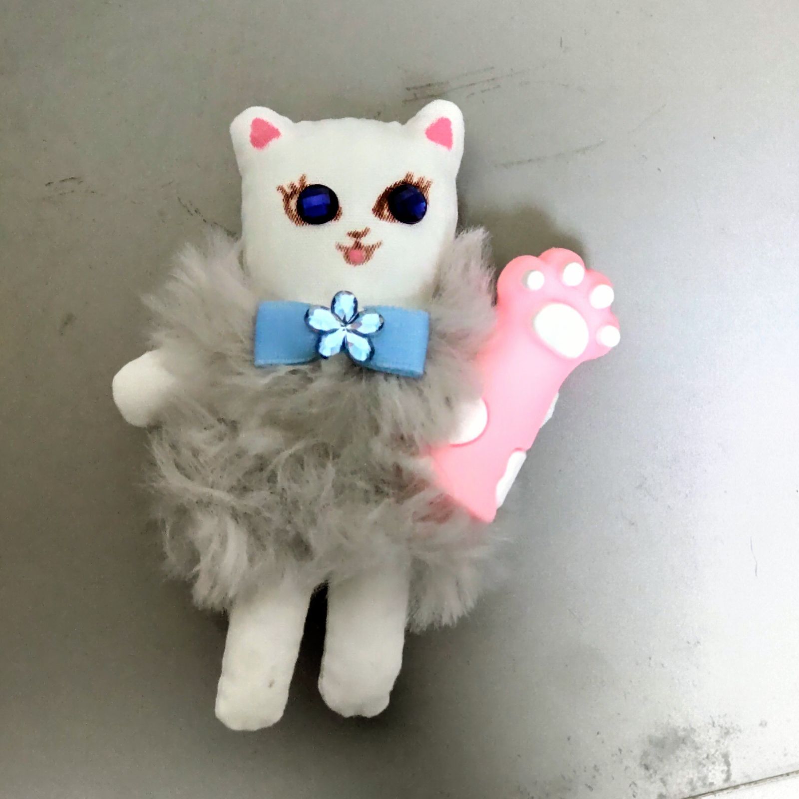 9cm「猫の手も借りたい」マグネット - メルカリ