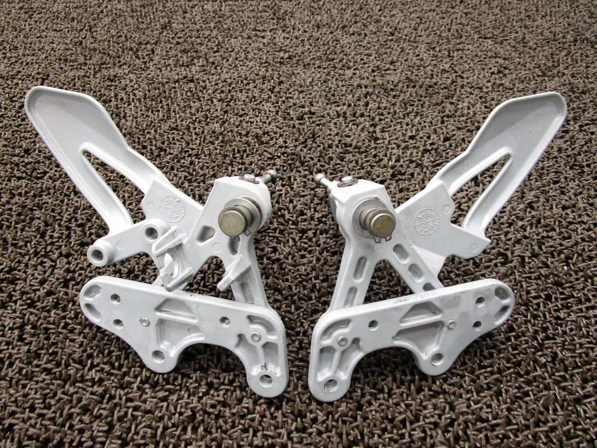 ヒョースン GT250R メインステップ ステー 左右 △A2658