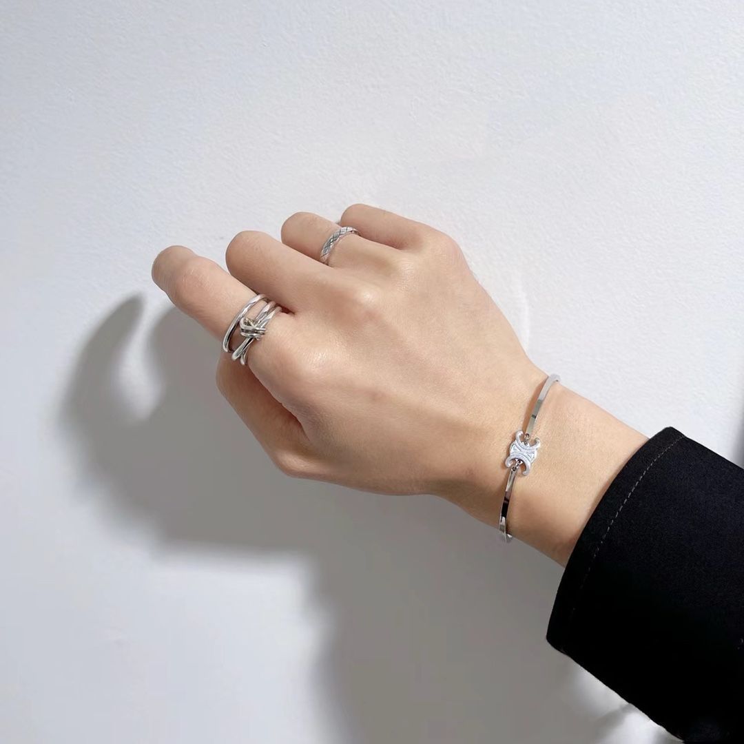 限定値下げ】極美品 Celine セリーヌ トリオンフ アーティキュレート 