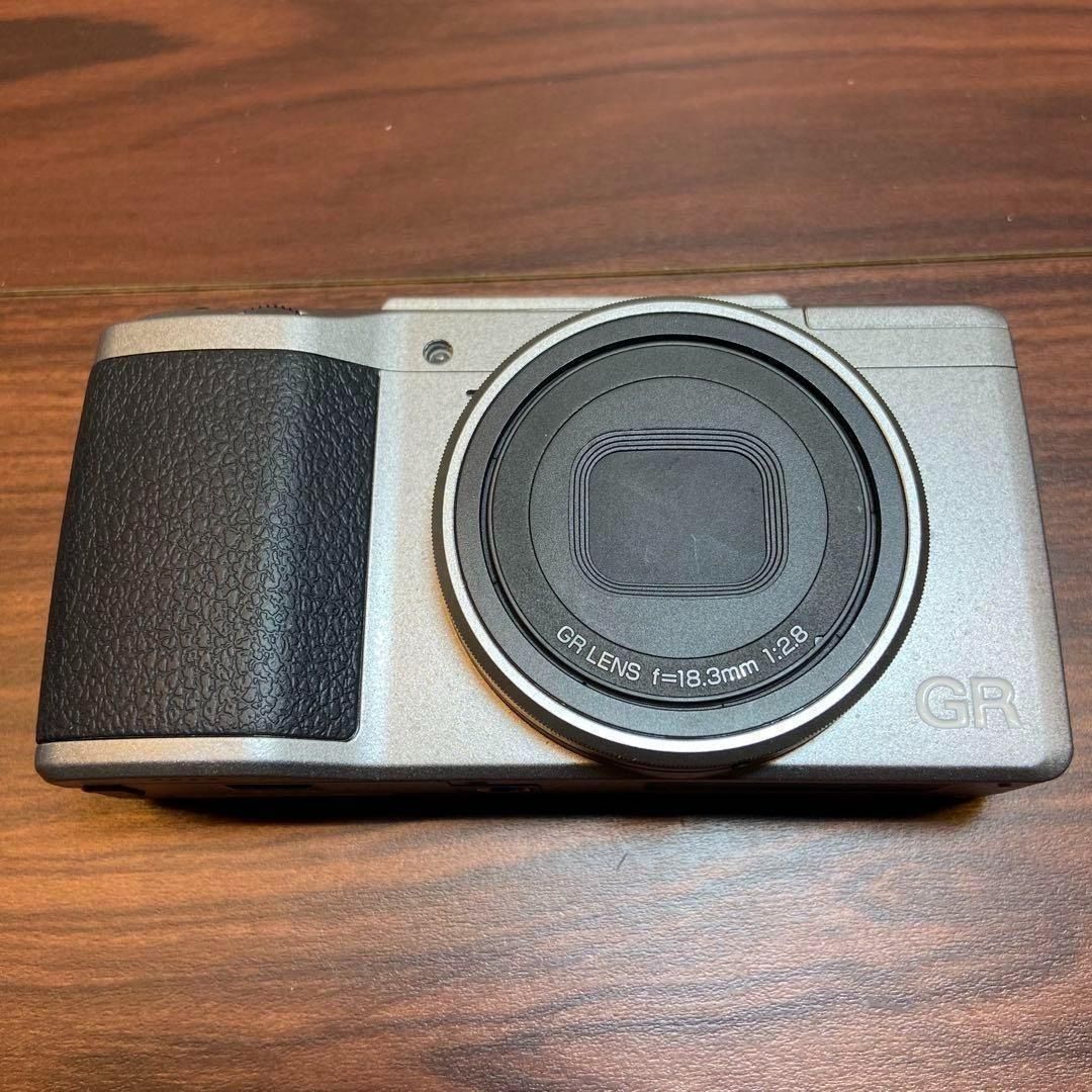 RICOH GR Ⅱ Silver edition デジカメ ほぼ新品 3446 RICOH GR Ⅱ Silver edition デジカメ ほぼ新品 3446 - メルカリ