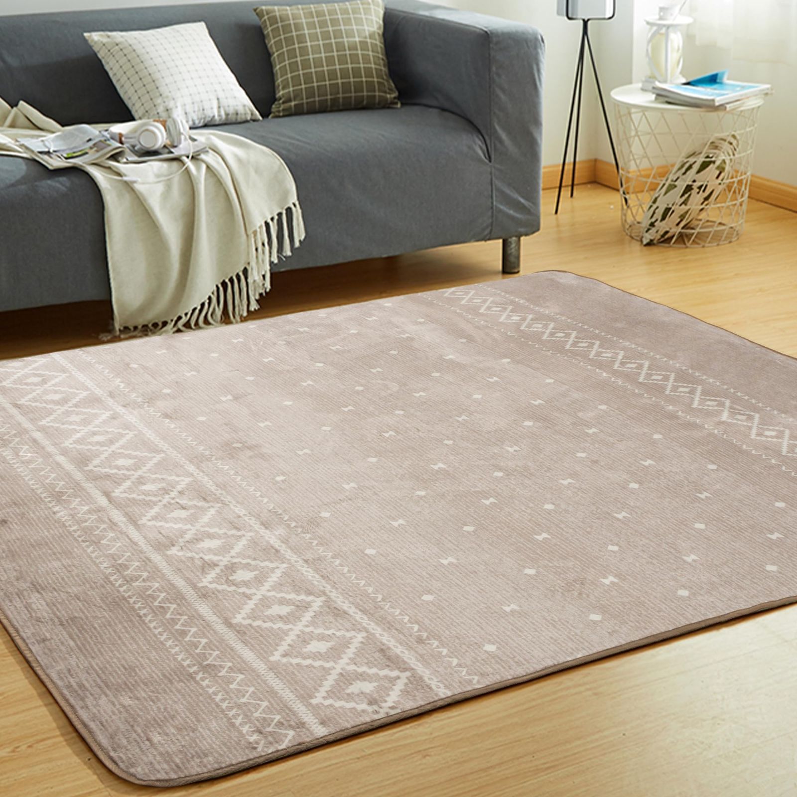 VK Living カーペット ラグ ラグマット 絨毯 135×185cm(約1.5畳) 滑り止め 洗える 防ダニ 抗菌 防臭 オールシーズン 床暖房 ホットカーペット対応 簡単に掃除 おしゃれ 北欧 フランネルラグ ノルデ