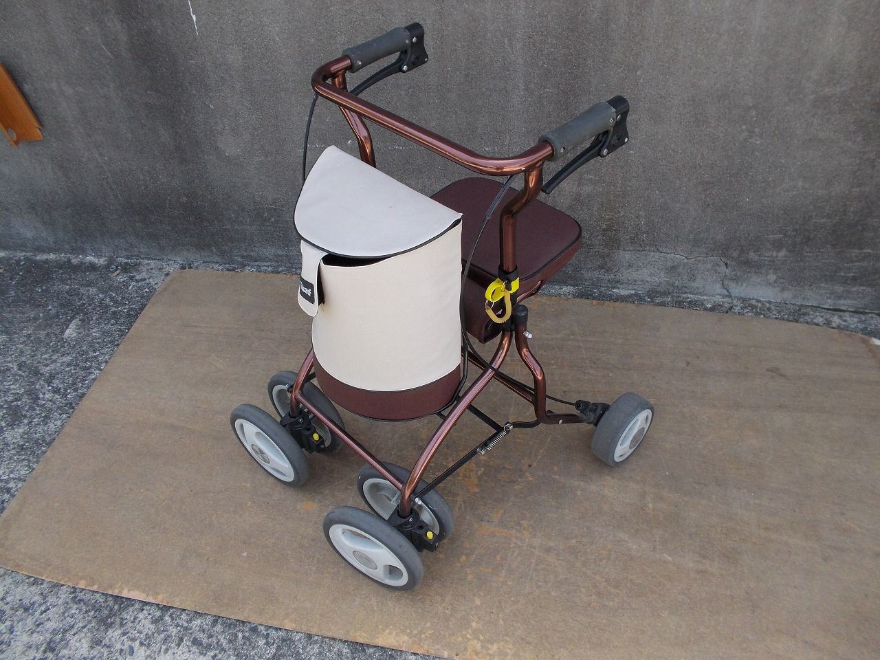 TS-25-0421-02　 一部地域を除き送料無料　幸和製作所 　歩行器　シルバーカー 　テイコブリトル　HO-02 TS-25-0421-02 一部地域を除き送料無料 幸和製作所 歩行器 シルバー
