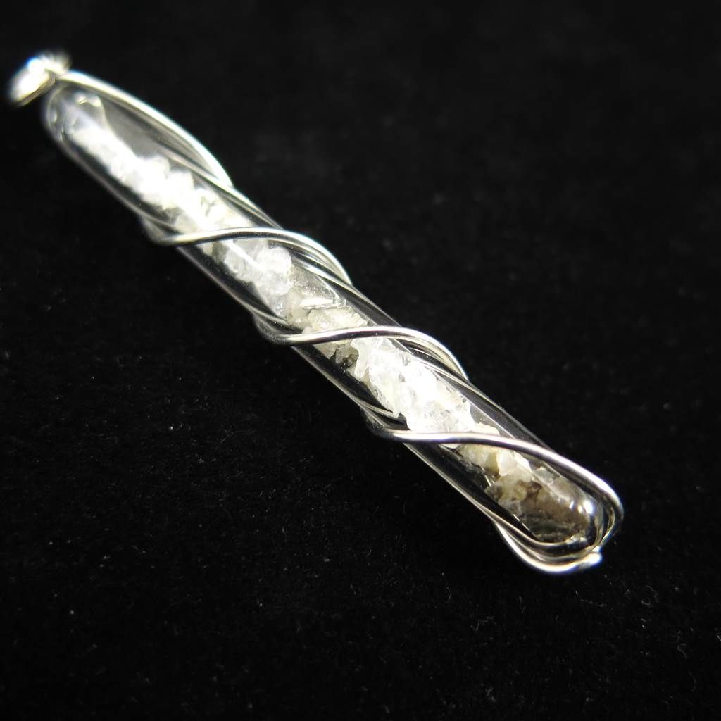 H&E社 フェナカイト バイアルペンダント 3.4g - メルカリ