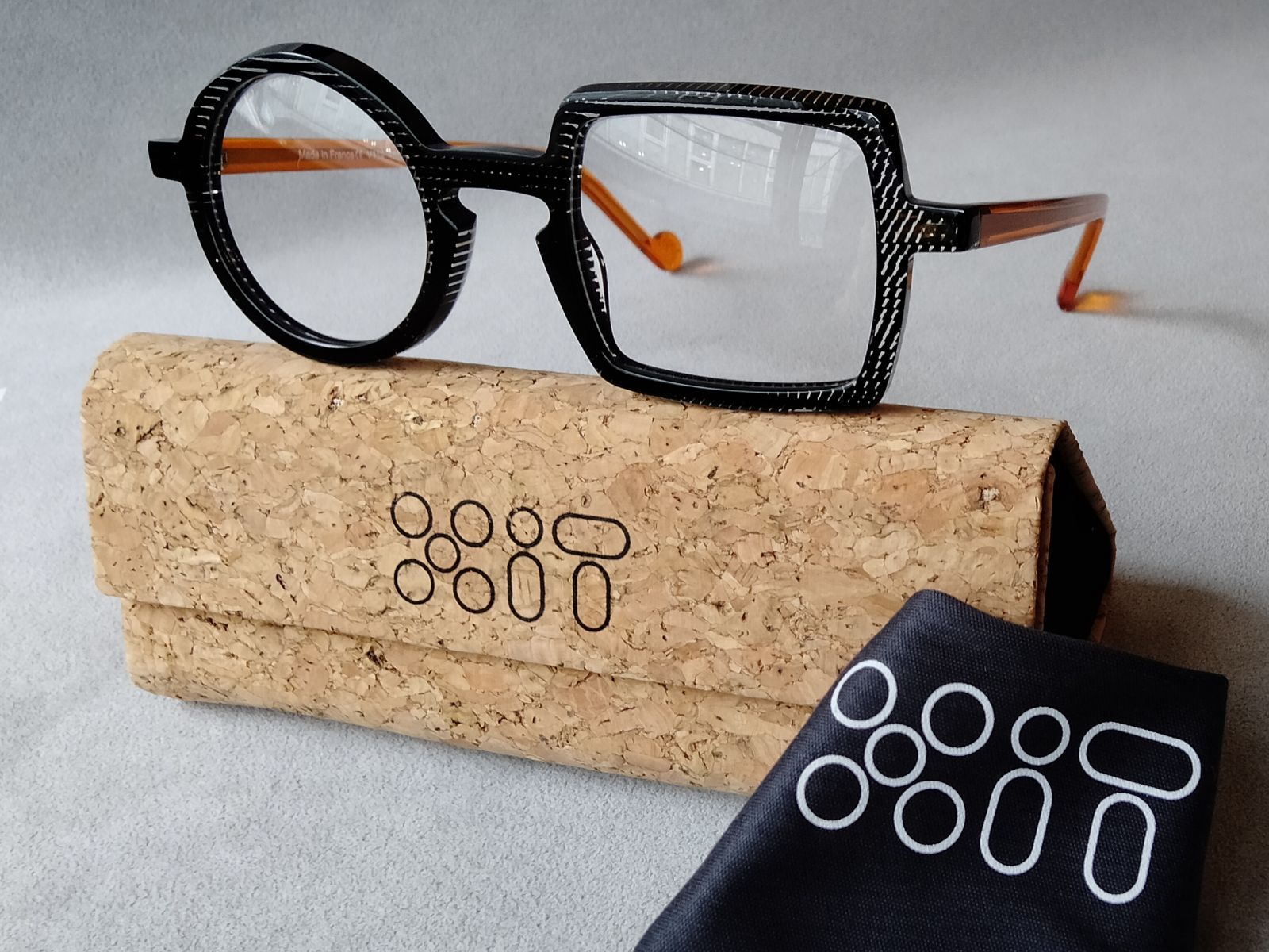 美品 エックスアイティー XIT V100 000 丸 四角 度入り メガネ 再入荷‼】丸四角メガネ XiT eyewear（エックスアイティ）「V 119 / 100