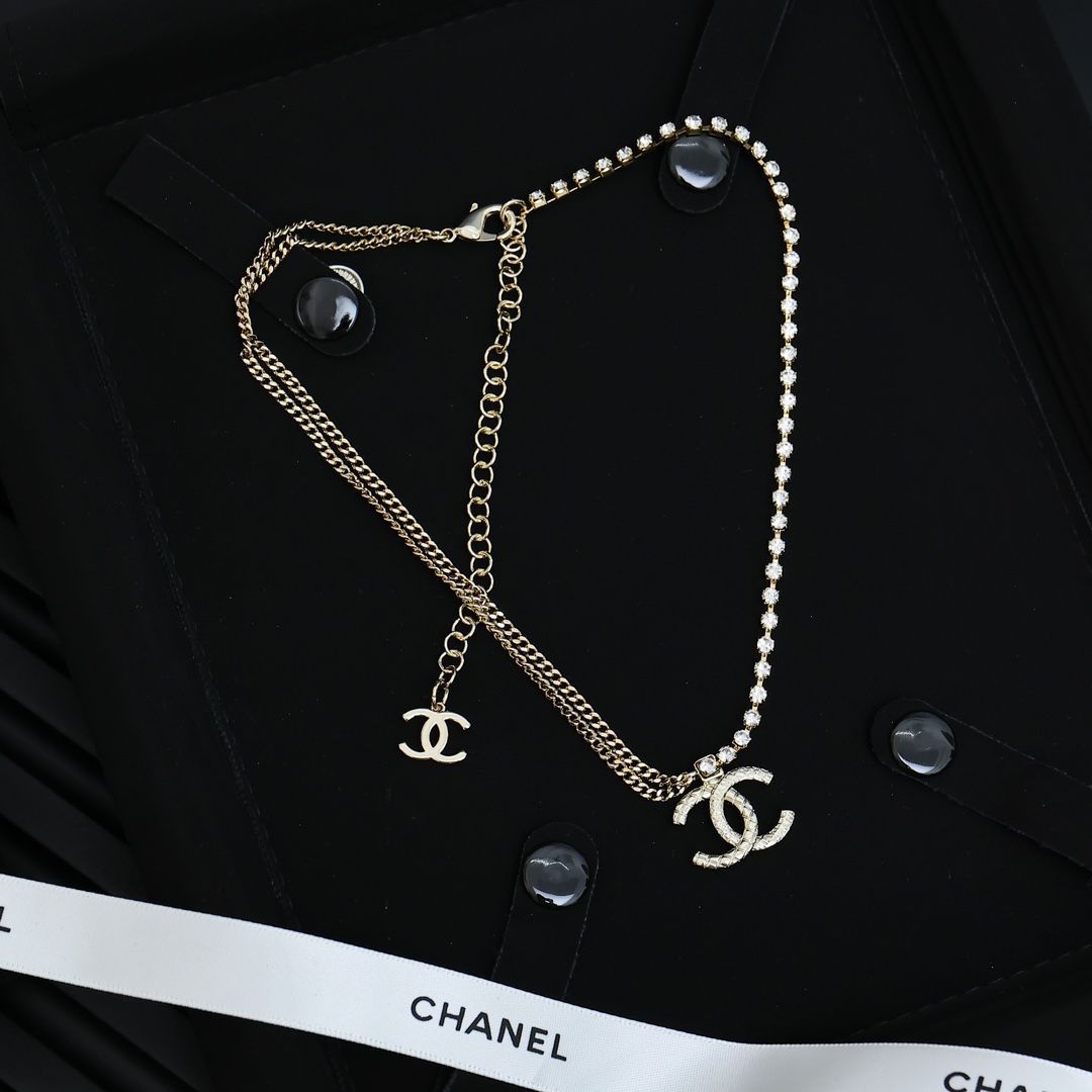 CHANEL】シャネル (新品未使用) クラシックダブルCロゴ ネックレス 菱格模様と双鎖の完美組み合わせ - メルカリ