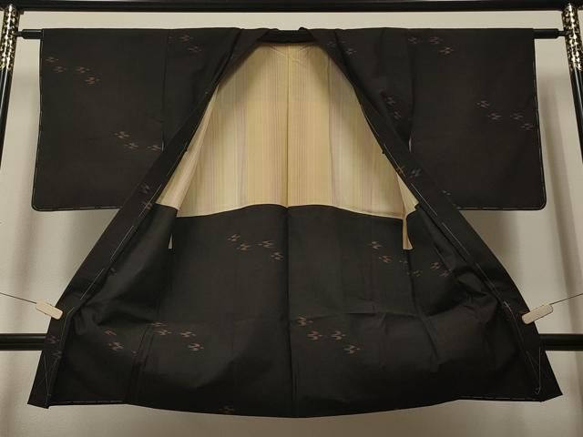 平和屋着物●国指定重要無形文化財　本場久米島紬　手織り　羽織　トゥイグワー　黒地　ロング丈　正絹　逸品　未使用　CAAT5619id 平和屋着物○国指定重要無形文化財 本場久米島紬 手織り 羽織