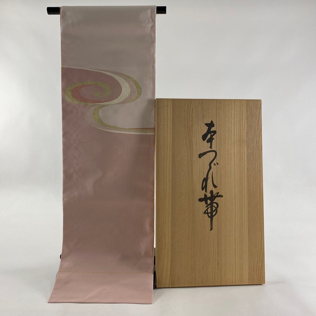 名古屋帯 落款 小川英 共 き 八寸名古屋帯 松葉仕立て 曲水 金銀糸 綴織 ピンク 正絹