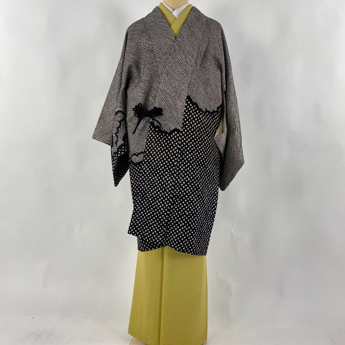 道中着 身丈108cm 裄丈64cm M 和装コート 幾何学模様 絞り 黒 正絹  