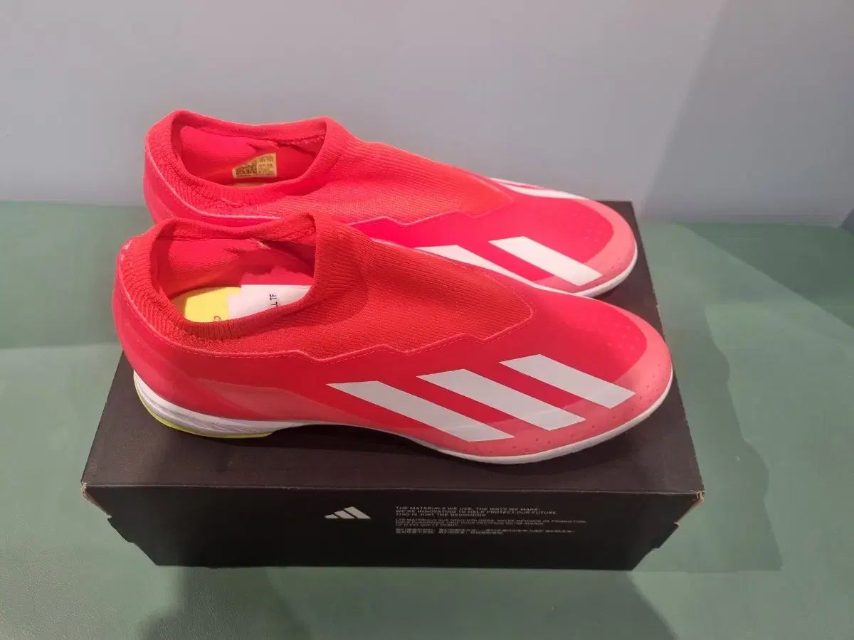 【雷市場（ポンジャン）商品韓国直送】 新品 adidas(アディダス) ストラップレス サッカーシューズ 280 クレイジー・ファスト リーグ LL TF
