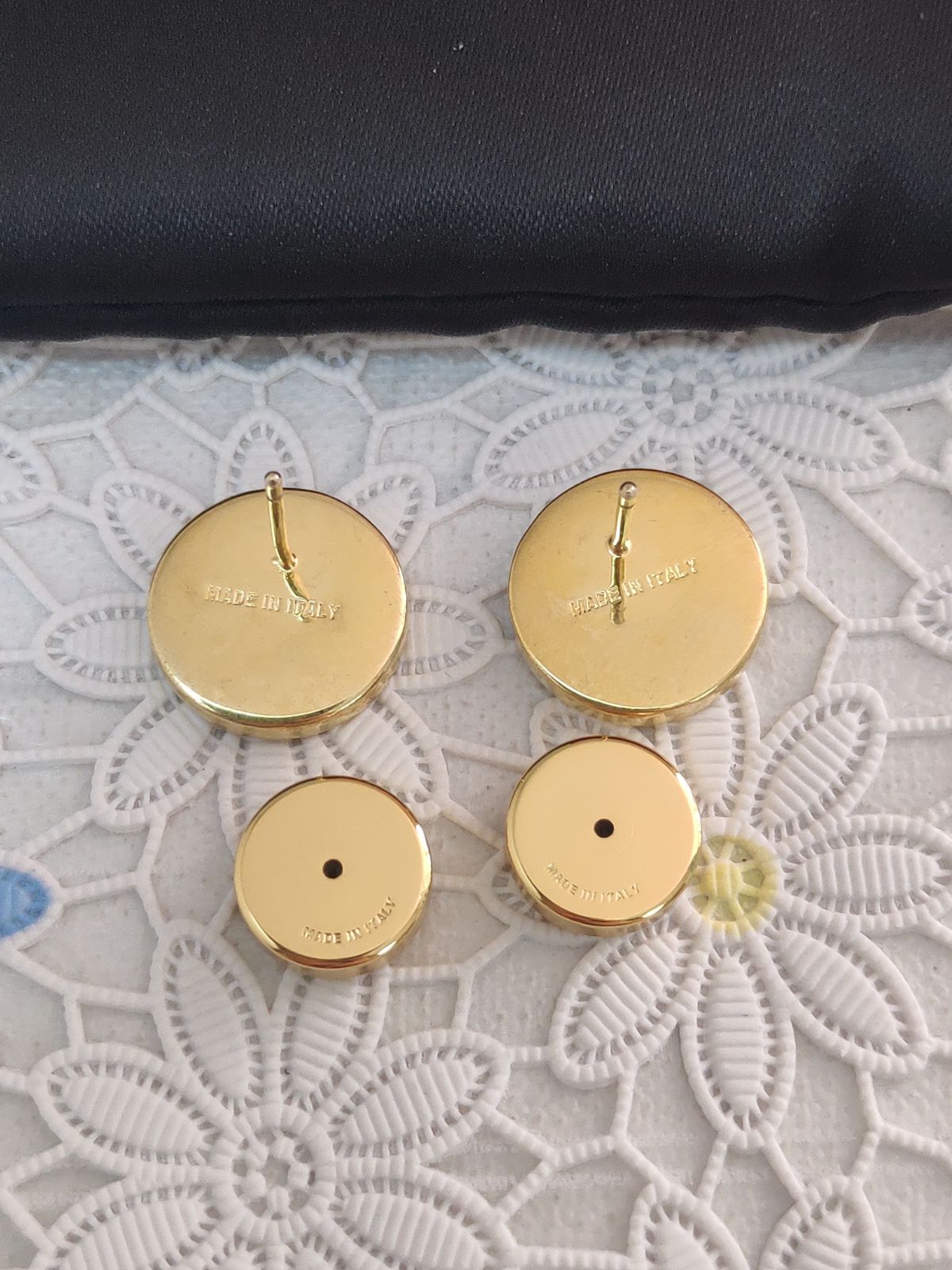 ピアス ロゴ