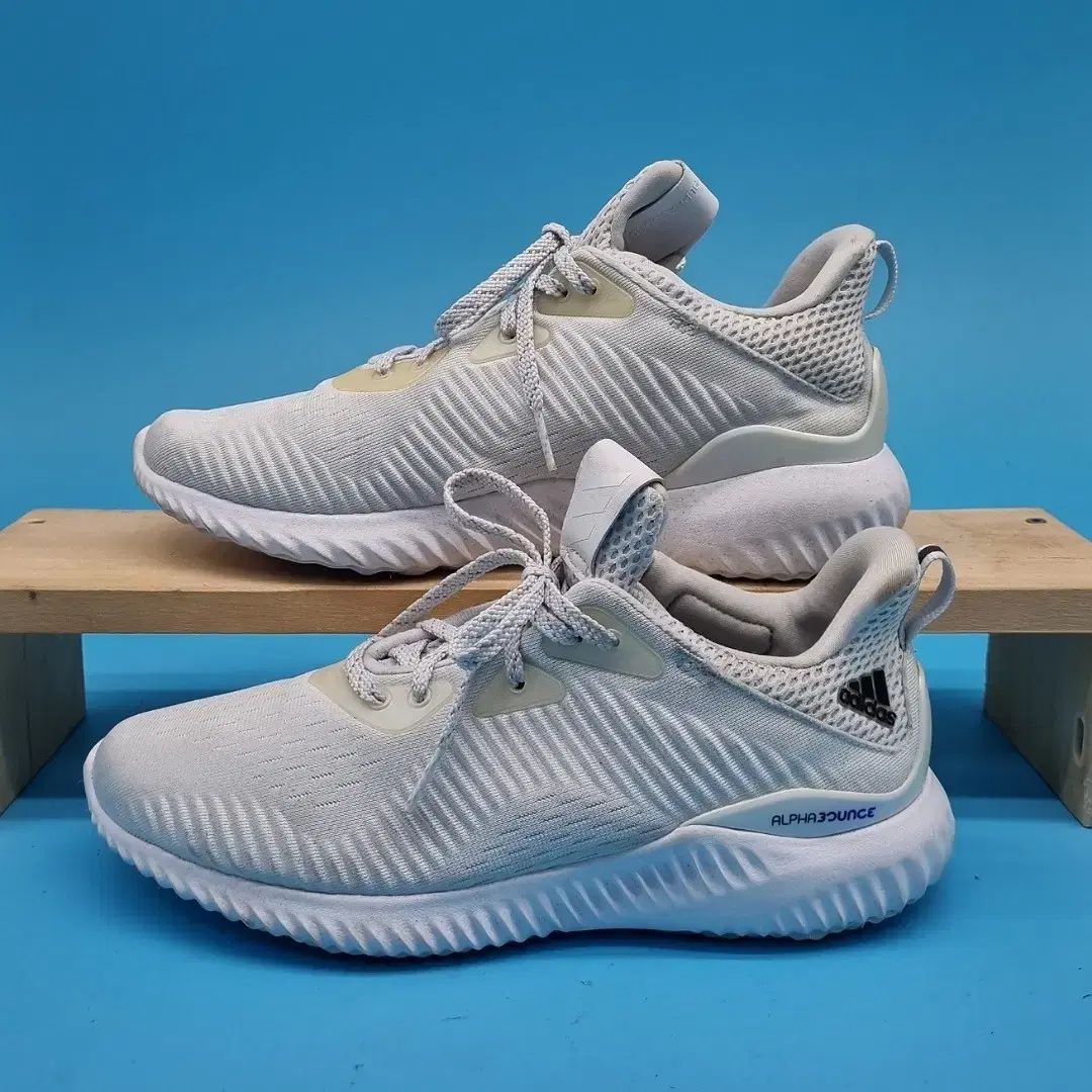 【雷市場（ポンジャン）商品韓国直送】 adidas(アディダス) アルファバウンス レディーススニーカー 235