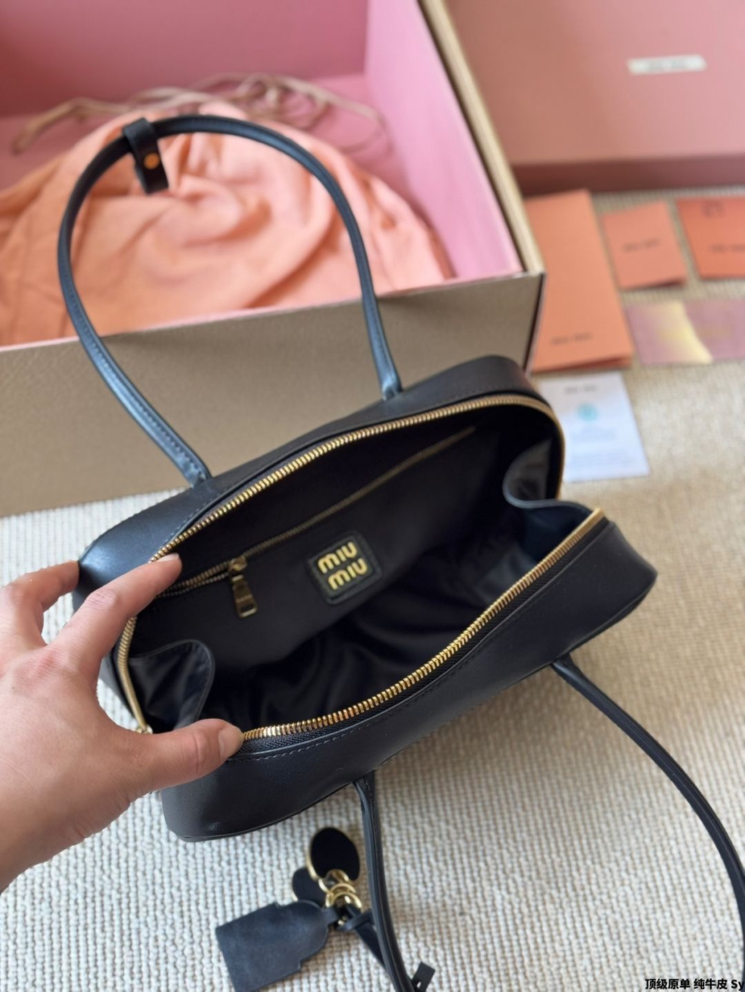 【送料込み】miu miu★SALE★51664C 快適な着心地》【miumiu】クロップドパーカー ショーツ セット