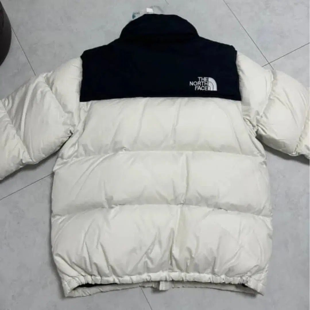 THE NORTH FACE ザノースフェイス ヌプシ ダウン 白 M