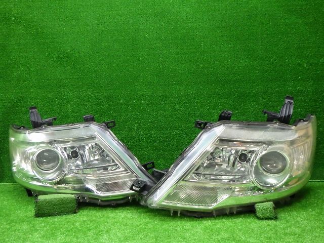 日産 C25 NC25 セレナ 後期 ヘッドライト 左右 HID 100-24921 バラスト付き 250510047