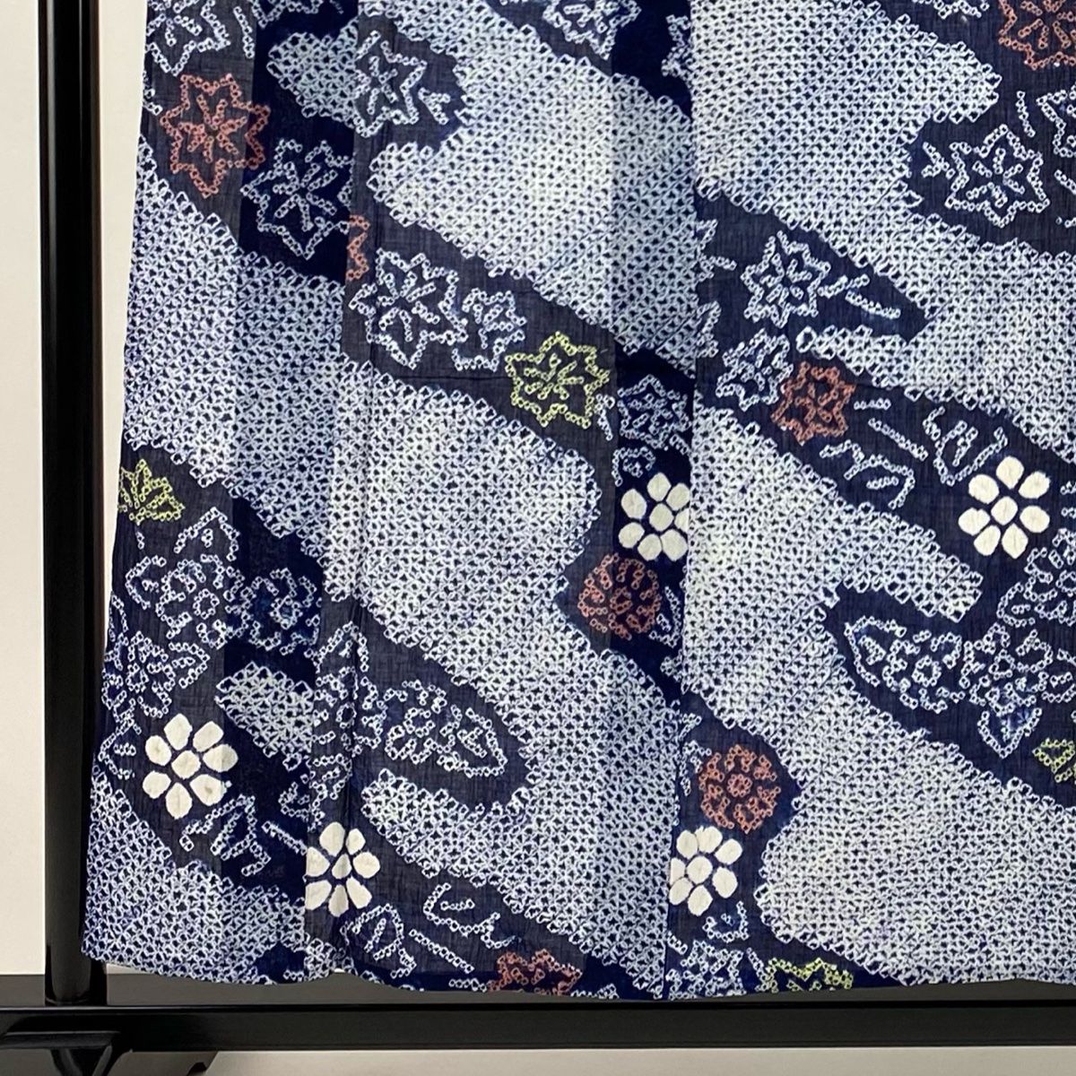 浴衣 身丈143cm 裄丈62cm S 絞り浴衣 幾何学模様 紺色 綿 名品