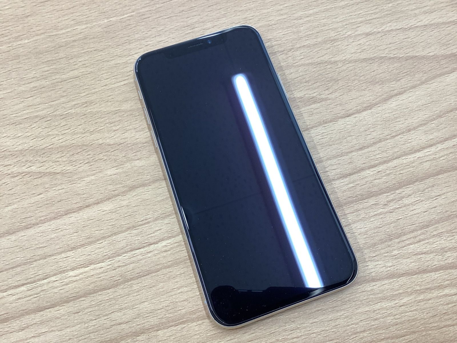 ゴロゴロ先生（iPhone本体） iPhone 16 Pro ケースとの相性抜群 Dinorex 黄色くないブルー