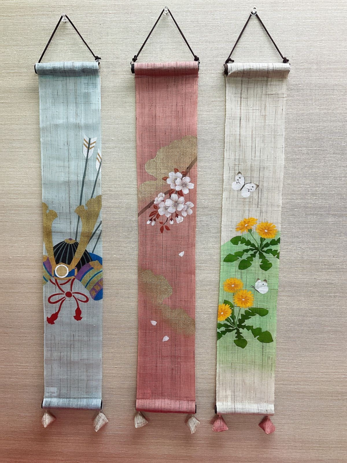 タペストリー　カブト　よろい　兜飾り　刺繍　掛け軸　五月人形 タペストリー カブト よろい 兜飾り 刺繍 掛け軸 五月人形