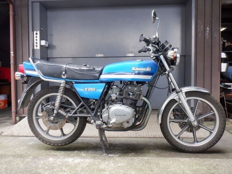 KAWASAKI Z250FT サイドカバー左右 (24-0321-13) KZ250A KAWASAKI Z250FT サイドカバー左右 (24-0321-13) KZ250A
