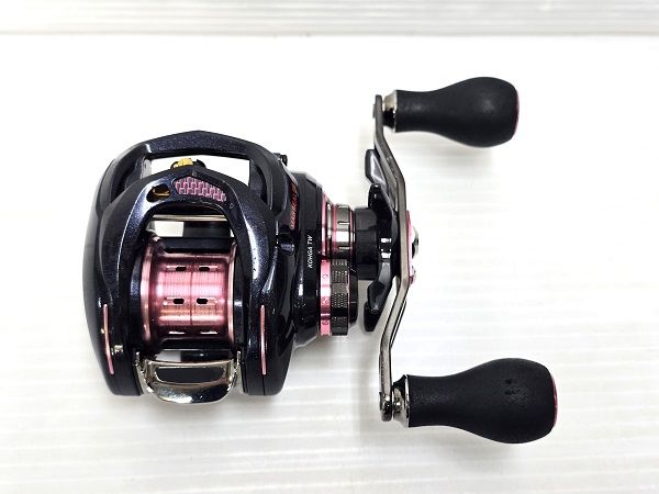 17紅牙 TW ギア比 4.9 ベイトリール SLP WORKS 右巻き 品】 ダイワ Daiwa ベイトリール 紅牙TW 4.9 右ハンドル ピンク 〇YR