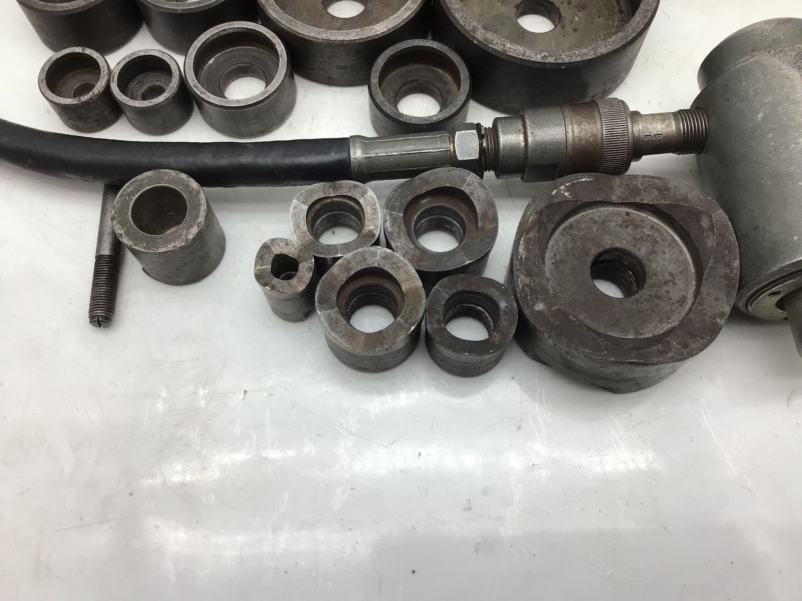 品 泉精器 油圧式パンチャ SH-10-1 IT2GWUOILZIC エコツール小牧ｲﾝﾀｰ店 M02