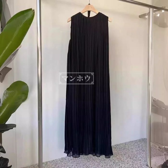 美品　プリーツプリーズ　ワンピース　ロングタンクトップ　ノースリーブワンピース 新品未使用】ワンピース ノースリーブ プリーツ ロング