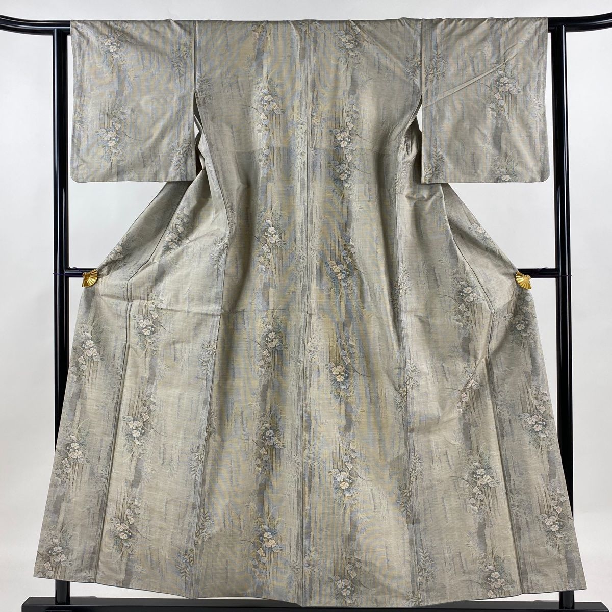 大島紬 身丈155.5cm 裄丈62.5cm S 袷 都喜ヱ門 藤白泥 証紙 短冊 草花  