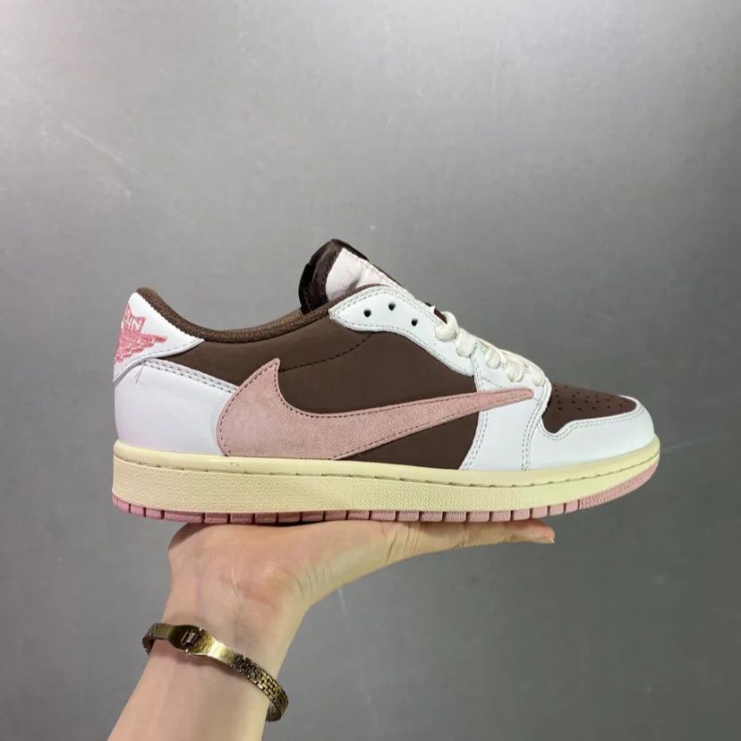 TRAVIS SCOTT AIR JORDAN 1 REVERSE MOCHA