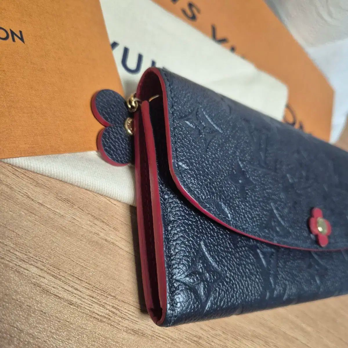 Louis Vuitton(ルイヴィトン) エミリー 長財布 - メルカリ