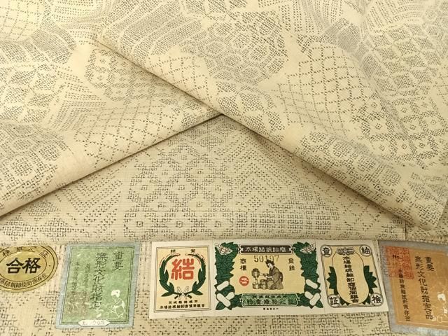 平和屋着物○本場結城紬 重要無形文化財 100亀甲 亀甲文 証紙