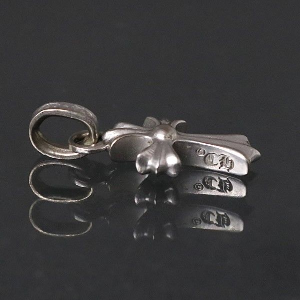 クロムハーツ パヴェダイヤ ホワイトゴールド ピアス 【新品】 丸かっ 