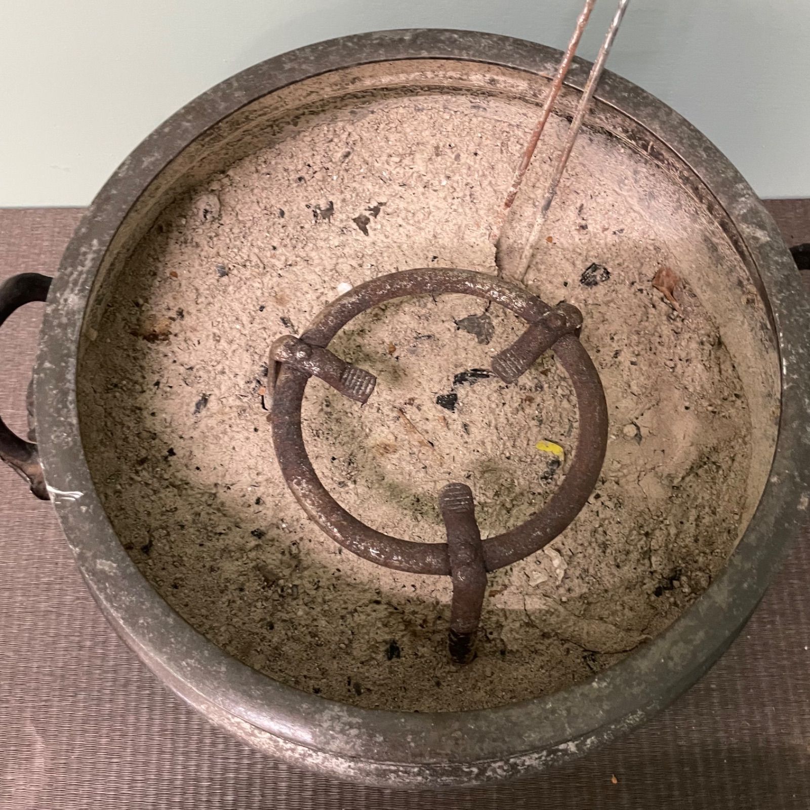 火鉢　銅製　彫刻　年代物　工芸品　骨董品　アンティーク　昭和レトロ ♭ 火鉢 銅製 年代物 工芸品 骨董品 アンティーク 昭和レトロ