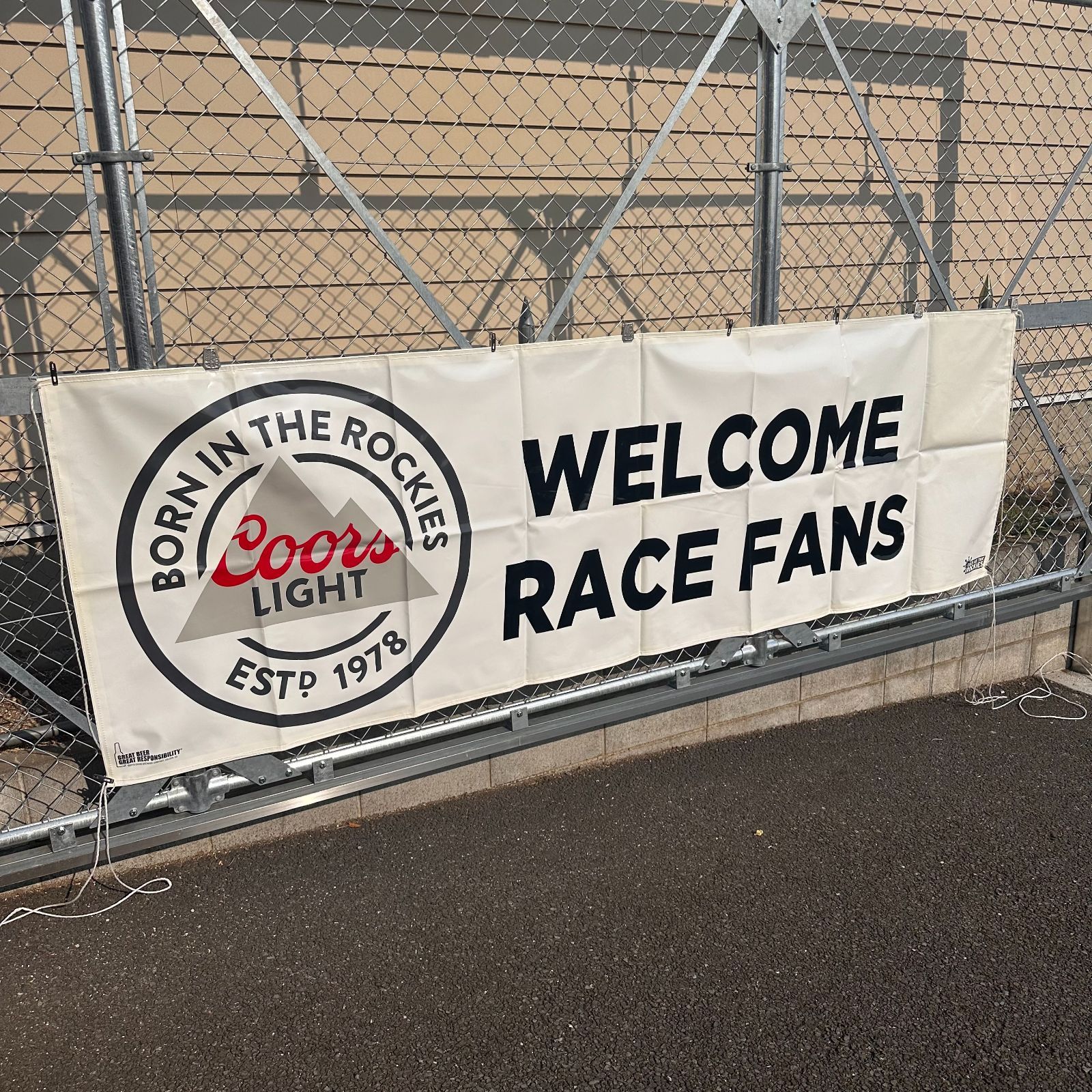 Coors LIGHTバナー Welcome RACE FANS