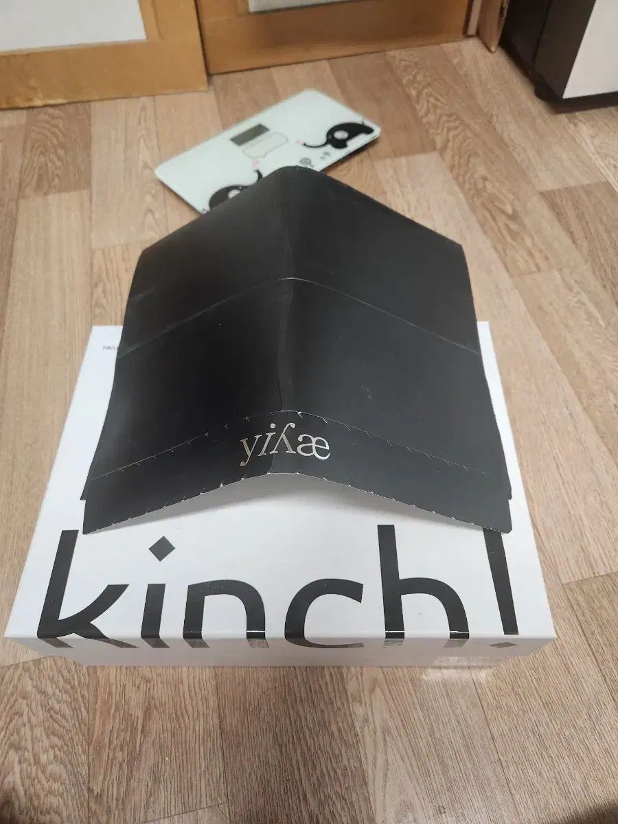 真作】/秀（画）/清巌（賛）/観世音菩薩図/桐共箱付/布袋屋掛軸HE-528