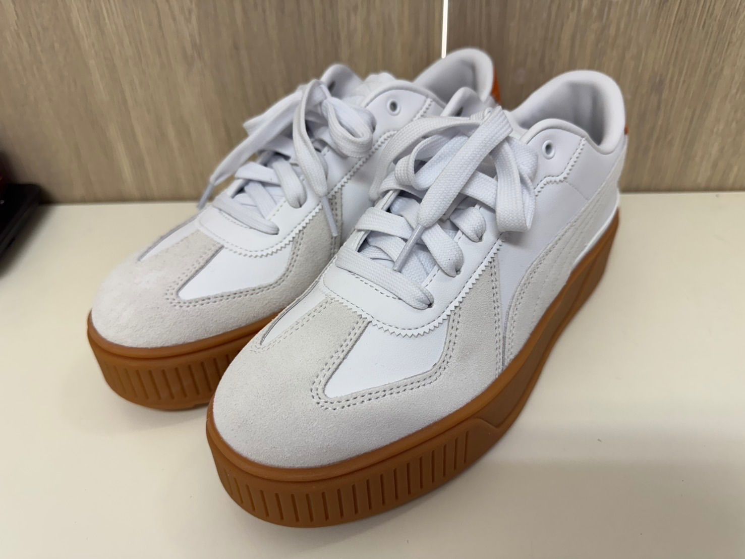 美品】 PUMAプーマ SnowMan限定モデル KARMENカルメン T2