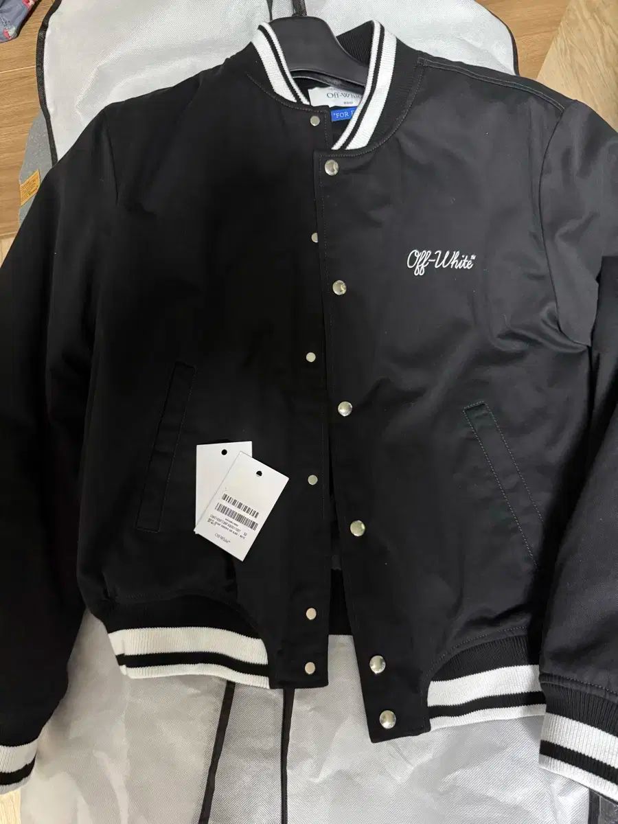 オフホワイト ブラック スタジャン ジャケット