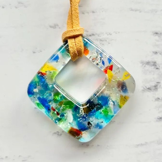 はくとん　　　　琉球ガラスの鉱石ネックレス　レジンネックレス　ハンドメイド ハンドメイドネックレス レジン 琉球ガラス - メルカリ