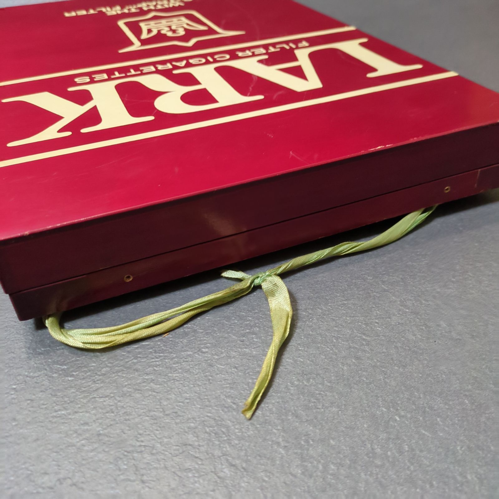 【希少】LARK ラーク 壁掛けミラー 昭和レトロ ヴィンテージ アメリカン雑貨 LARK 壁掛け鏡 ミラー 箱型 ラーク 赤ラーク 当時物 ヴィンテージ