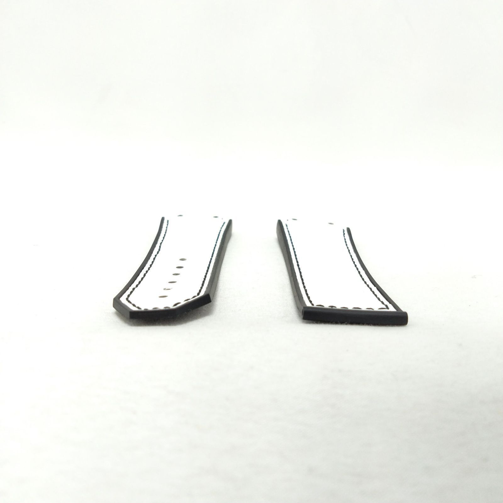 レザー ホワイト